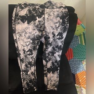 DKNY LEGGINGS SIZE M SPACE PRINT BLACK AND PINK